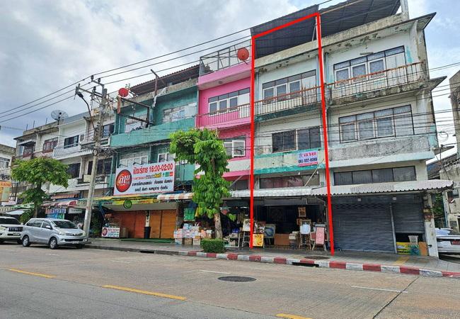 ขายอาคารพาณิชย์ ติดถนนลาดพร้าววังหิน ลาดพร้าว กรุงเทพ เนื้อที่ 32 ตร.ว. 1 คูหา 3 น้ำ 1