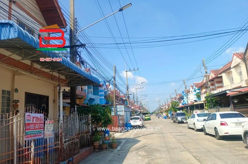 ทาวน์เฮาส์ หมู่บ้าน คัทลียาวิลล์ (ซอยลำลูกกา 49) เนื้อที่ 21 ตรว. ถนนลำลูกกา ตำบลลาดสวาย อำเภอลำลูกกา จังหวัดปทุมธานี 2