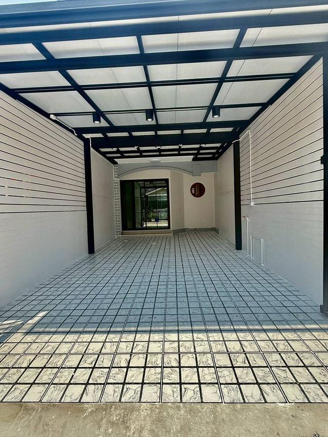 หมู่บ้านสิรารมย์ บ้านกล้วย-ไทรน้อย บางบัวทอง ทาวน์เฮาส์ 2 ชั้น ตกแต่งใหม่พร้อมอยู่  มีระเบียงด้านหน้า โครงการของแลนด์&เฮ้าส์ 5