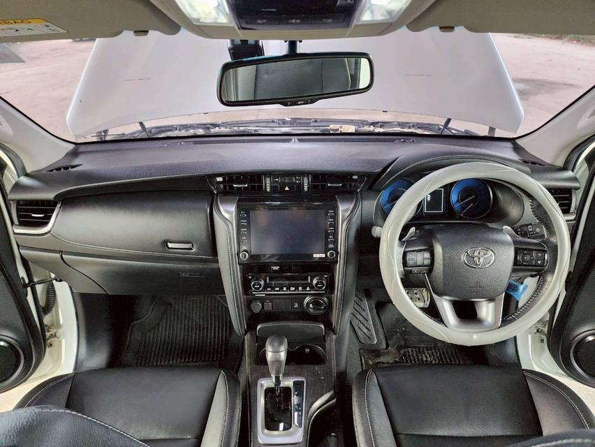 Toyota Fortuner 2.4 V 4WD AT ปี 2021 10