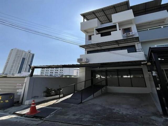 ให้เช่า ทาวน์โฮม 4 ชั้น ซอยบางนา-ตราด 21 ใกล้เซ็นทรัลบางนา 1