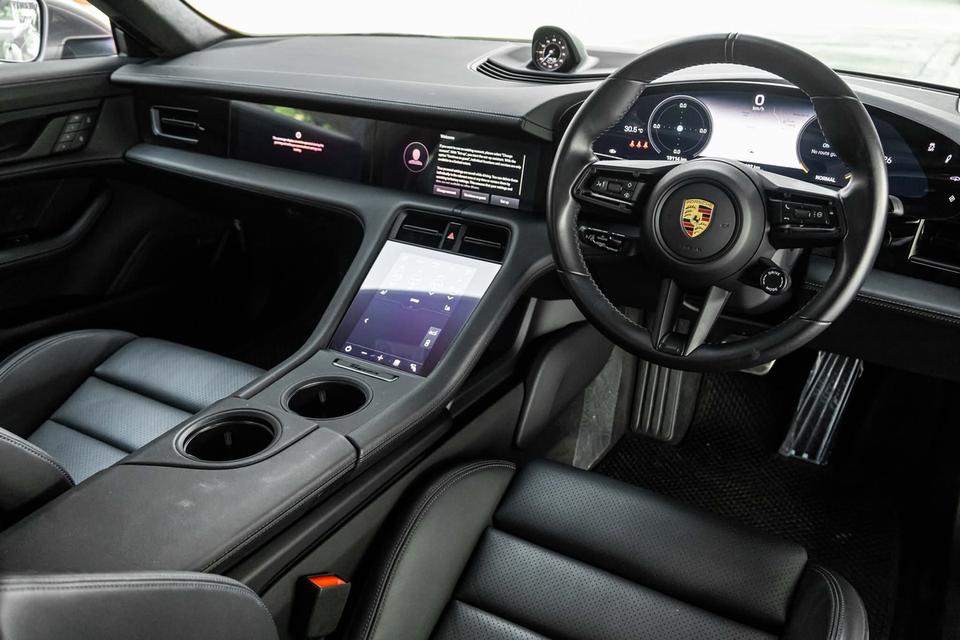 Porsche Taycan Turbo (2023) 8