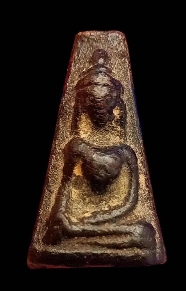 พระผงสุพรรณ หลวงพ่อมุ่ย วัดดอนไร่ จ.สุพรรณบุรี พิมพ์ใหญ่ เนื้อดำ