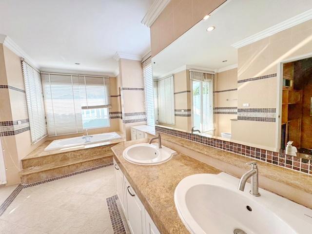 ขาย คฤหาสน์ 2 ชั้น ม.นานาชาติแสตมฟอร์ด 200 ม. ARLหัวหมาก 1.8กม. หลังใหญ่ กว้าง จัดเต็มเฟอร์ฯทั้งหลัง 5 นอน 6 น้ำ . 6