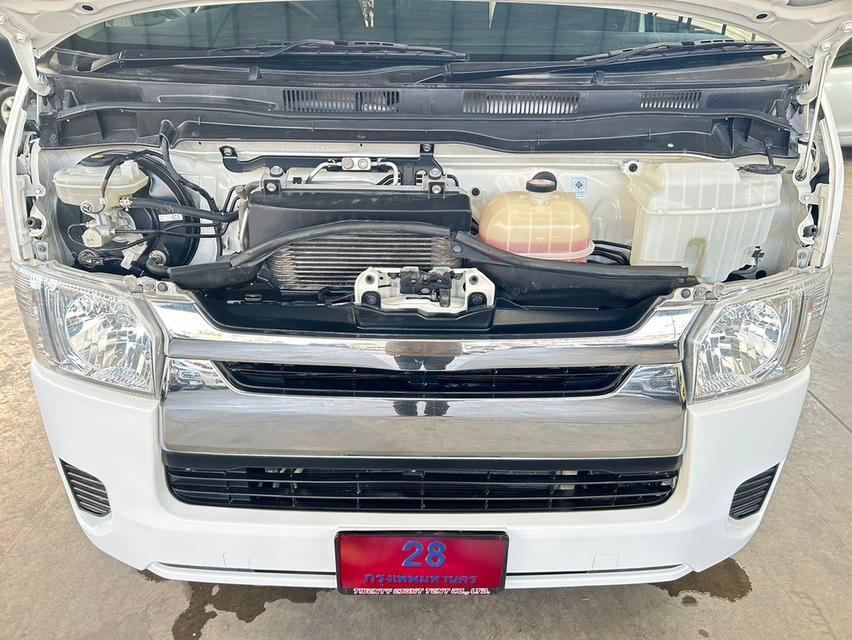 TOYOTA HIACE GL 3.0 MT 5