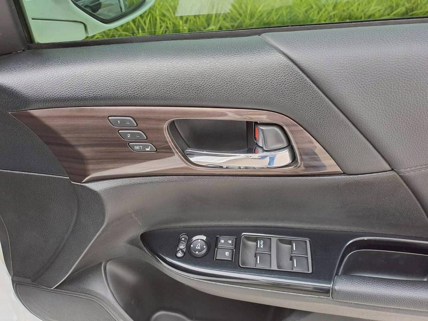 HONDA ACCORD 2.0 HYBRID ปี2016 12