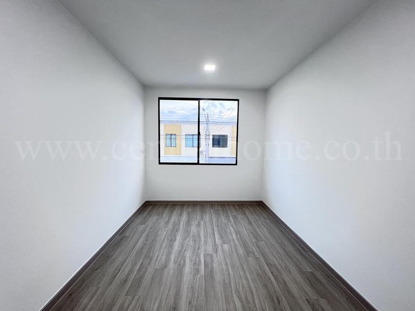 ทาวน์เฮ้าส์ เดอะคอนเนค 55 กรุงเทพ - ปทุมธานี 2 บ้านสวย พร้อมอยู่ 11