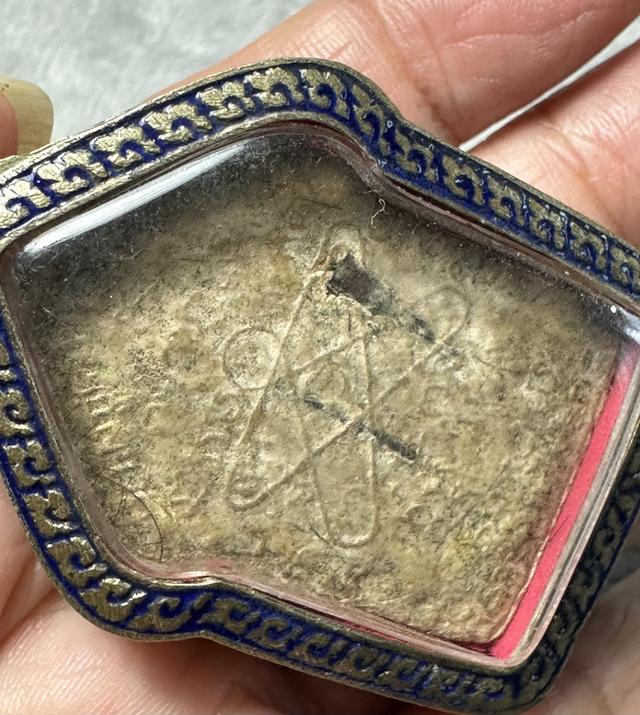 พระผงขุนแผน หลังตะกรุด พร้อมตลับ รูปที่ 5