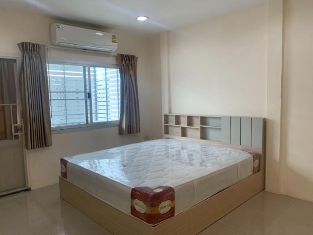 ให้เช่าทาวน์โฮม 3 ชั้น หมู่บ้าน 84 แมนชั่น ถ.ลาดพร้าว แอร์เเฟอร์นิเจอร์ครบ มี4ห้องนอน 3 ห้องน้ำ ราคาเช่าเดือนละ50,000บาท 3