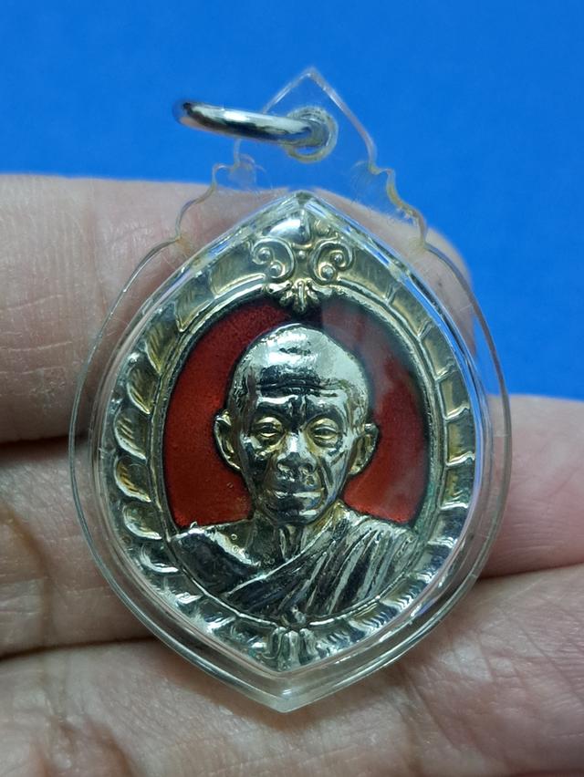 เหรียญหลวงพ่อคูณ รุ่นสก.. สร้างถวายพระราชินี  ปี 2536