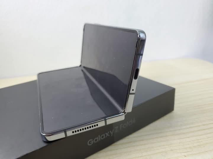 Galaxy Z Fold 4 มือสอง มีตำหนิเล็กน้อย 4