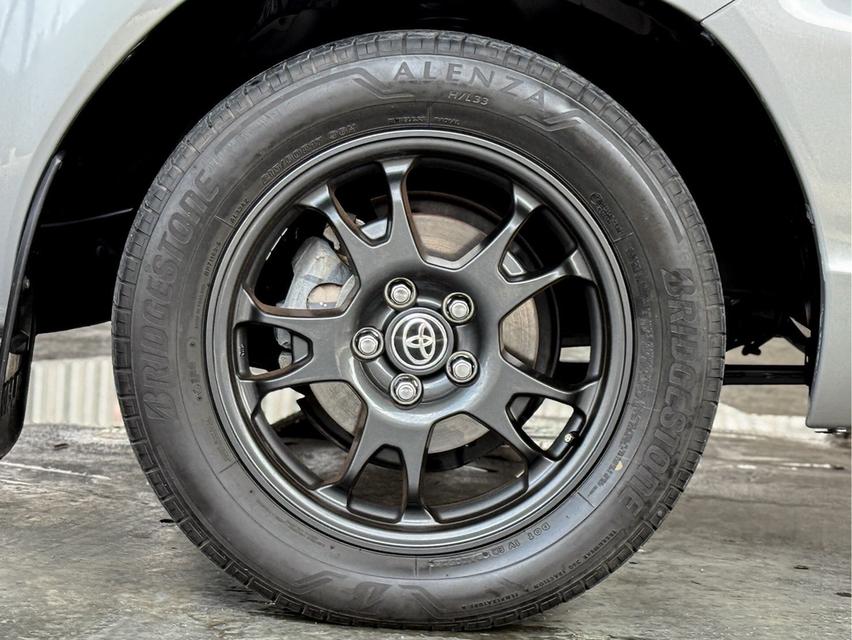 รหัสรถ WRT3253 2021 TOYOTA HILUX REVO, 2.4 ENTRY Z EDITIONโฉม DOUBLE CAB สีเทา เกียร์ออโต้ 18