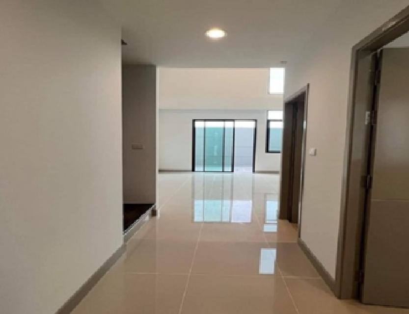 ให้เช่าทาวน์โฮม 3.5 ชั้น โครงการ พรีเมียม เพลส พหลโยธิน รามอินทรา หลังมุม / ถนนเทพรักษ์ 3