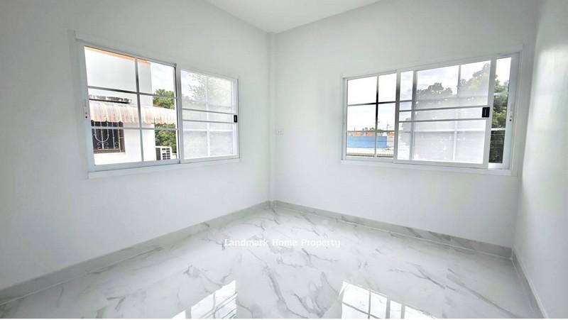 lN-050 ขายทาวน์โฮม 2 ชั้น วรารักษ์ รังสิต คลอง3 ปทุมธานี เนื้อที่ 30 ตรว 3นอน 2น้ำ 5