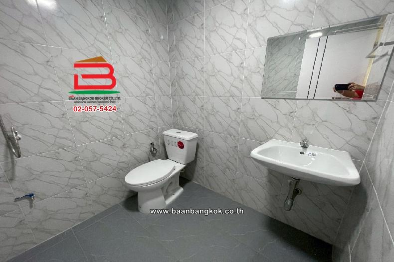 ทาวน์เฮาส์ หมู่บ้าน นฐดา คลอง 2 (รังสิต-นครนายก 60) เนื้อที่ 19.8 ตร.ว ใกล้ดรีมเวิลด์ ตำบลประชาธิปัตย์ อำเภอธัญบุรี จังหวัดปทุมธานี 12