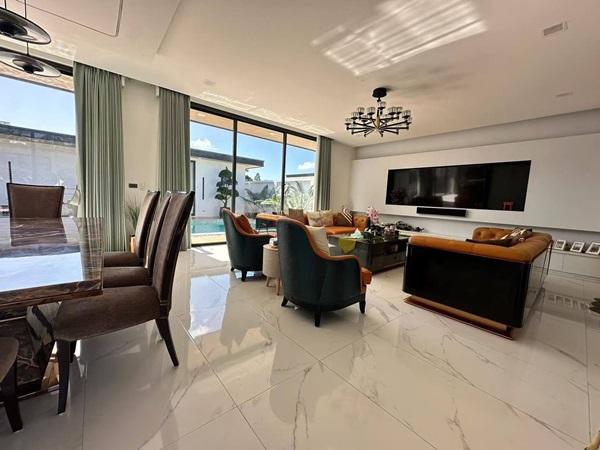 Luxury villa with a private swimming pool for sale in Phuket City. Conveniently 10