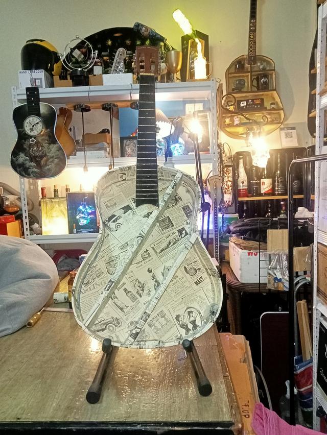 Guitar Shelf(ชั้นวางทำจากกีต้าร์)
