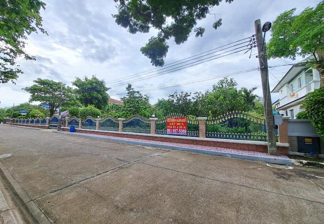 ขายที่ดิน ในหมู่บ้านนันทวัน รามอินทรา-วัชรพล เนื้อที่ 137 ตร.ว. แปลงสวย ราคาต่อรองได้ 3
