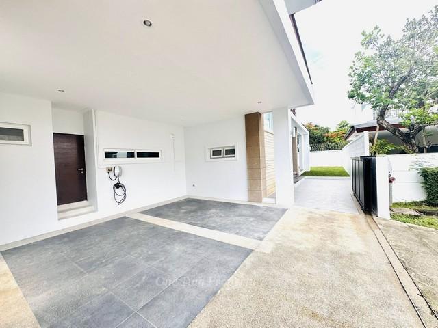 ขายพูลวิลล่าติดทะเล หมู่บ้าน ซีบรีซ วิลล่า พัทยา แยกกระทิงลาย 8