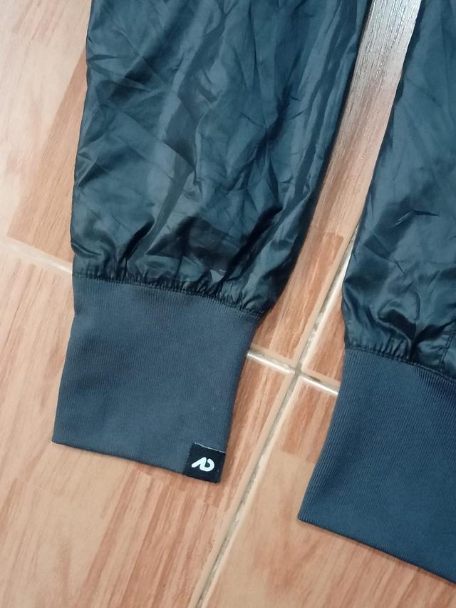 NIKE เสื้อคลุมผ้าร่มมีซับ ปักโลโก้หน้าอก น้ำหนักเบา ใส่สบายๆ สภาพดี ไม่มีตำหนิเปื้อนขาด รูปที่ 4