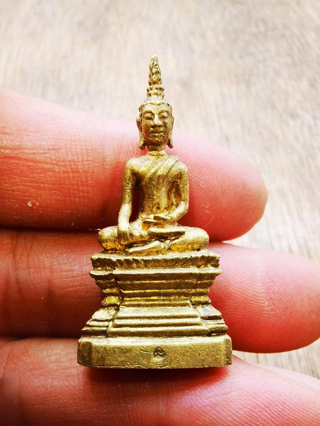 รูปหล่อพระพุทธลอยตัวเนื้อทองเหลืองฐานสูงวัดใหม่ห้วยหมากเยิง​ ตอกโค้ดหน้า