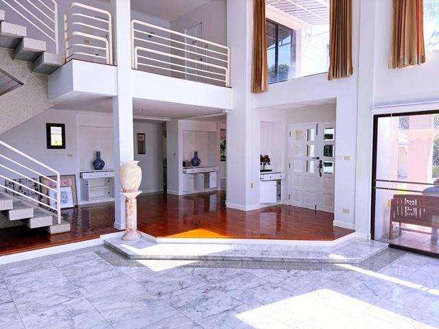 ซอยเสรีไทย 51-61 4นอน ให้เช่าคฤหาสน์ Pool Villa 3ชั้น 200ตารางวา Chocolate Ville 2.1 กม. 1,200ตรม. 3น้ำ มีอ่างน้ำวน สนาม 8