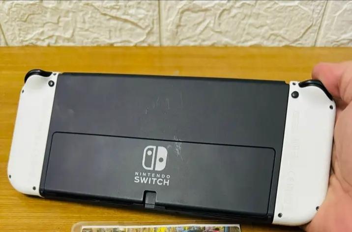 ขายเครื่องเล่นเกม Nintendo Switch สีดำ 4