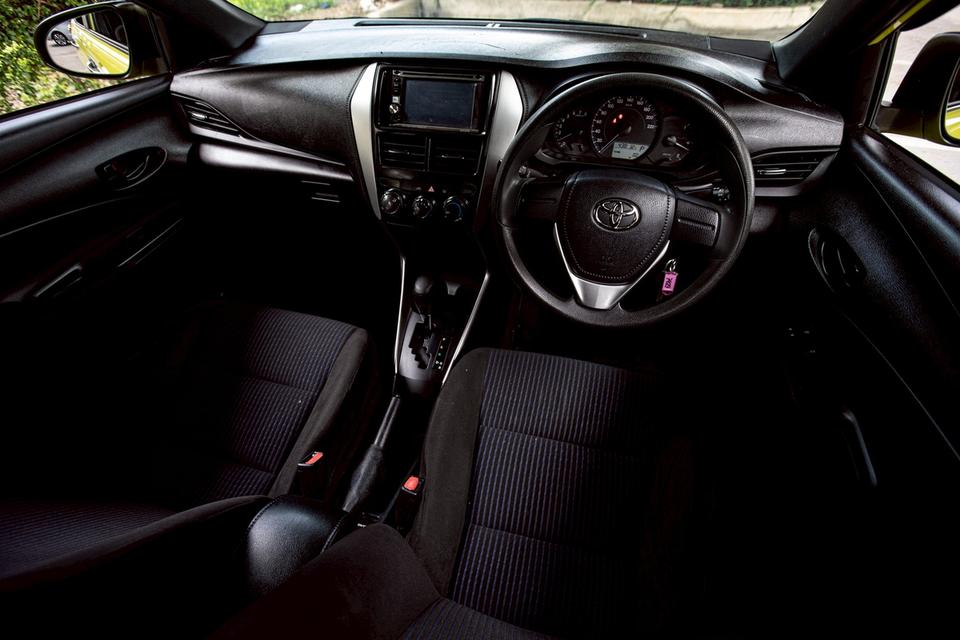 Toyota Yaris Ativ 1.2Entry ปี 2018 สีเหลือง สภาพใหม่มากๆ  12