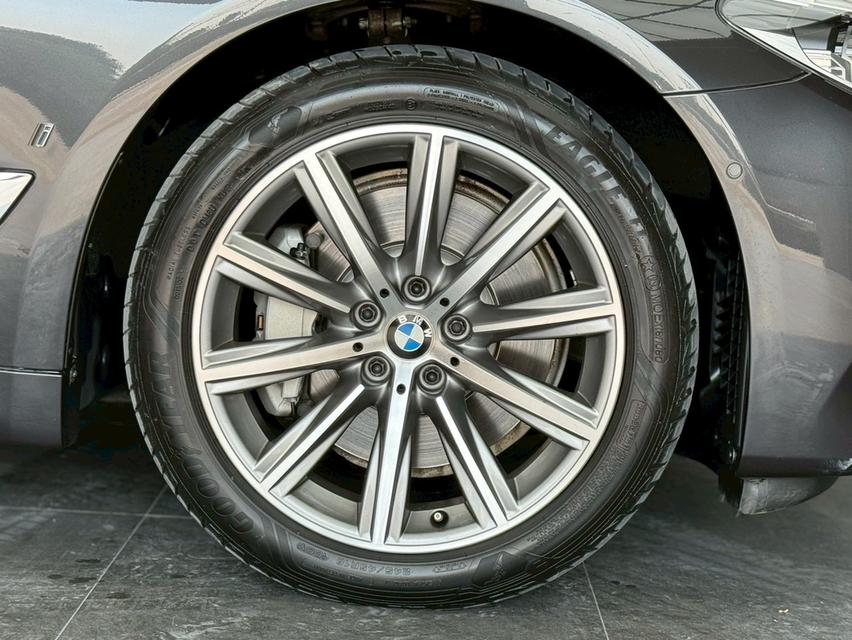2019 BMW SERIES 5, 530e 2.0 ELITEโฉม G30 ปี17-24 สีเทา Plug-in Hybrid รูปที่ 16