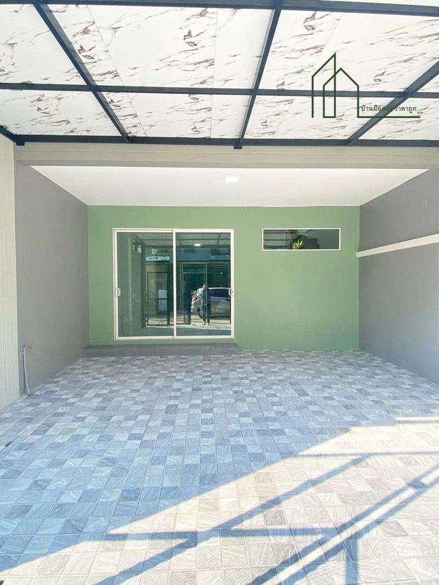 ทาวน์เฮาส์ 2 ชั้น หมู่บ้านเดอะทรัสต์ทาวน์ วงแหวน–ลำลูกกา  ราคาเพียง 1,880,000 บาท  รหัสทรัพย์ BT69015  หมู่บ้านเดอะทรัสต์ทาวน์ วงแหวน-ลำลูกกา 17