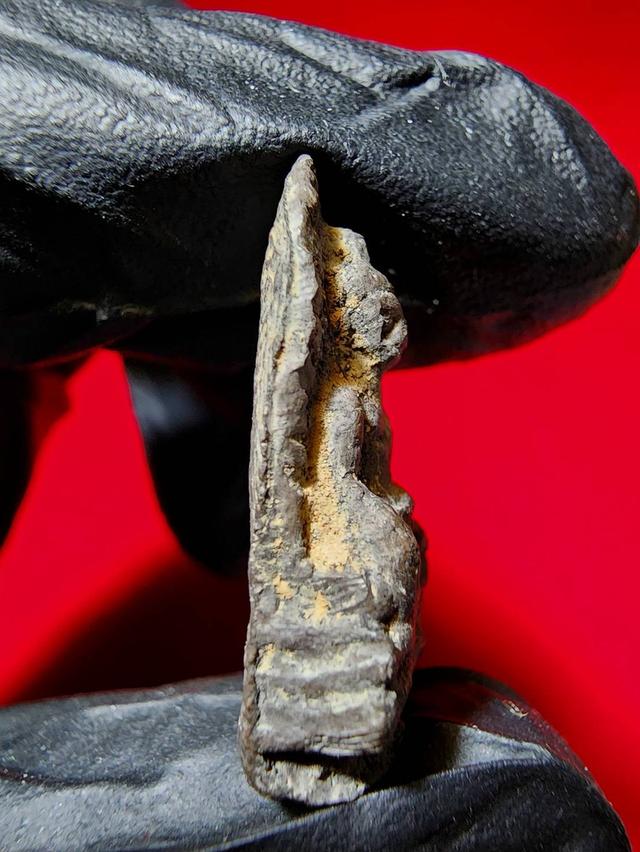 พระรอด กรุมหาวัน เนื้อดินเผาสีดำ 2