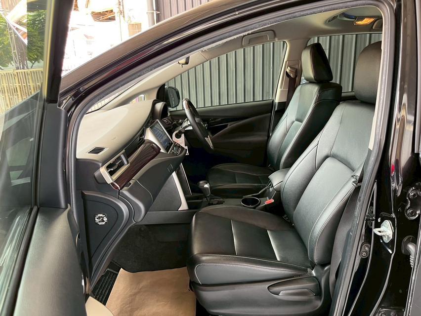 TOYOTA INNOVA CRYSTA 2.8 PREMIUM 2022 18