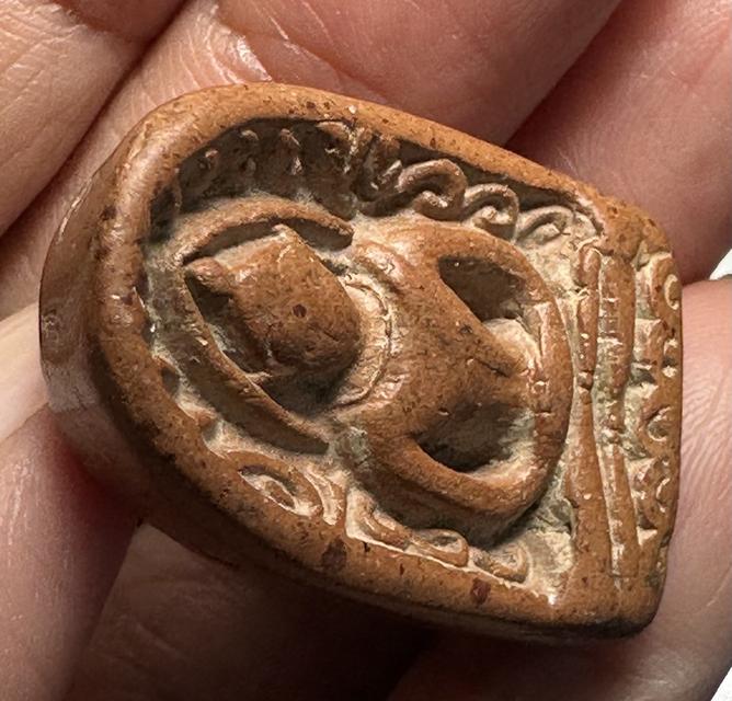 พระกำแพงซุ้มกอ พิมพ์ใหญ่ รูปที่ 4