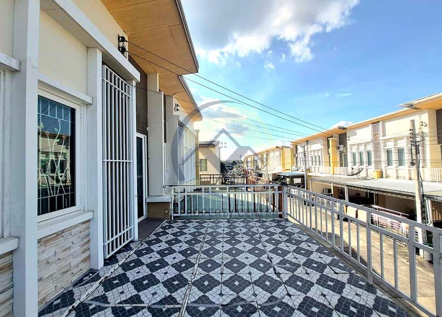 ทาวน์โฮม 2 ชั้น ต่อเติมระเบียง ราคาสุดพิเศษ : โครงการโกลเด้นทาวน์ รามคำแหง-วงแหวน 15