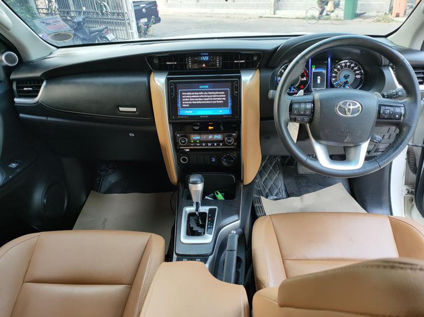 Toyota Fortuner 2.8  V 4WD SUV AT  ปี 2020 6