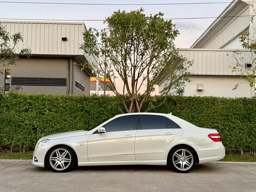 Mercedes-Benz e250 #w212 ปี 2012 สีขาว รถบ้านมือเดียวป้ายแดง ดูแลศูนย์ทุกระยะ 5
