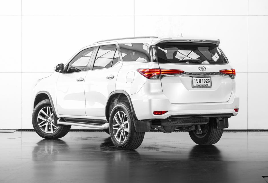 2020 TOYOTA FORTUNER 2.4 V 2WD SUV สีขาว เลขไมล์ 118221 กม.