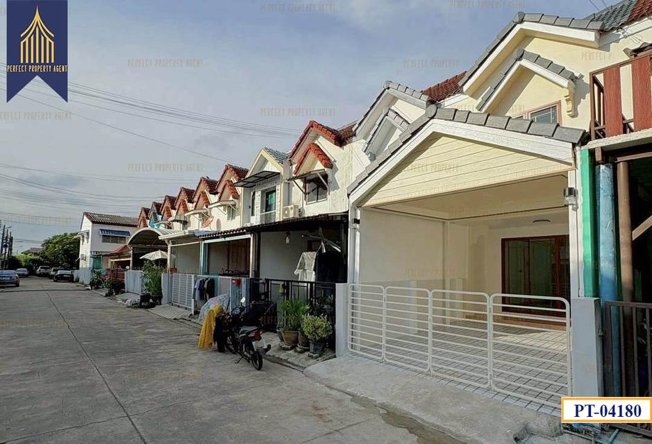 ทาวน์เฮาส์พร้อมจิตรห้องหัวมุมใกล้มอเตอร์เวย์ 2