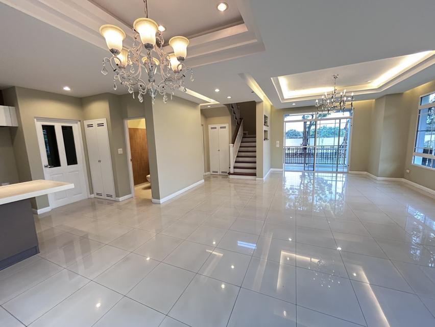 ขายบ้านเดี่ยว หมู่บ้านนันทวันศรีนครินทร์ - 75.6 ตร.ว. 271 ตร.ม. 3นอน 5น้ำ **บ้านใหม่พร้อมเข้าอยู่ ติดจุดขึ้น-ลงทางด่วน เ 3