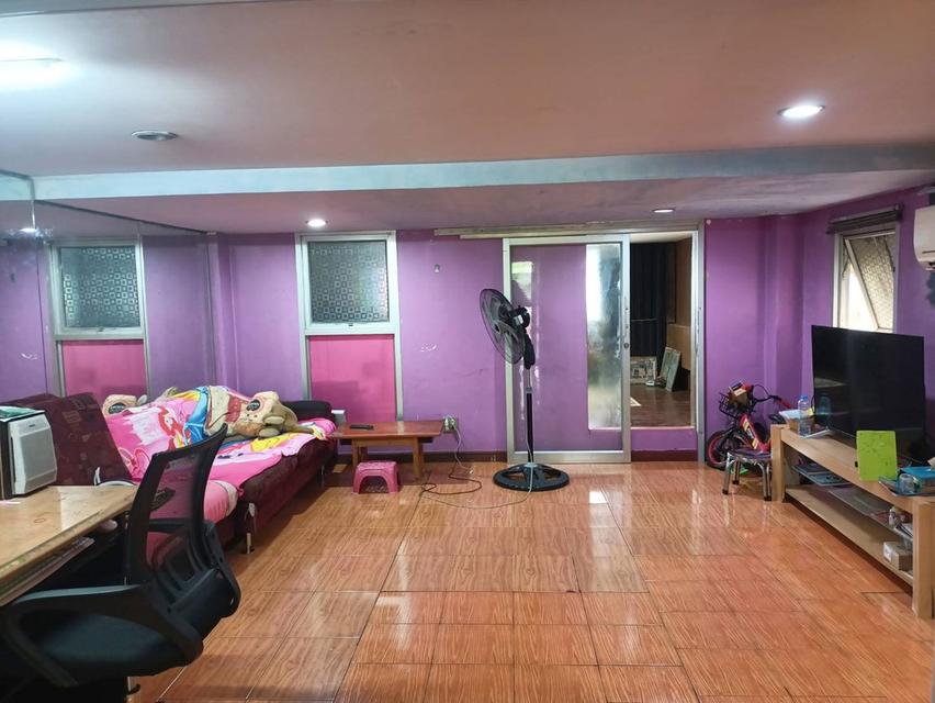 อาคารพาณิชย์ทำเลดีติดถนนสวนผัก 4