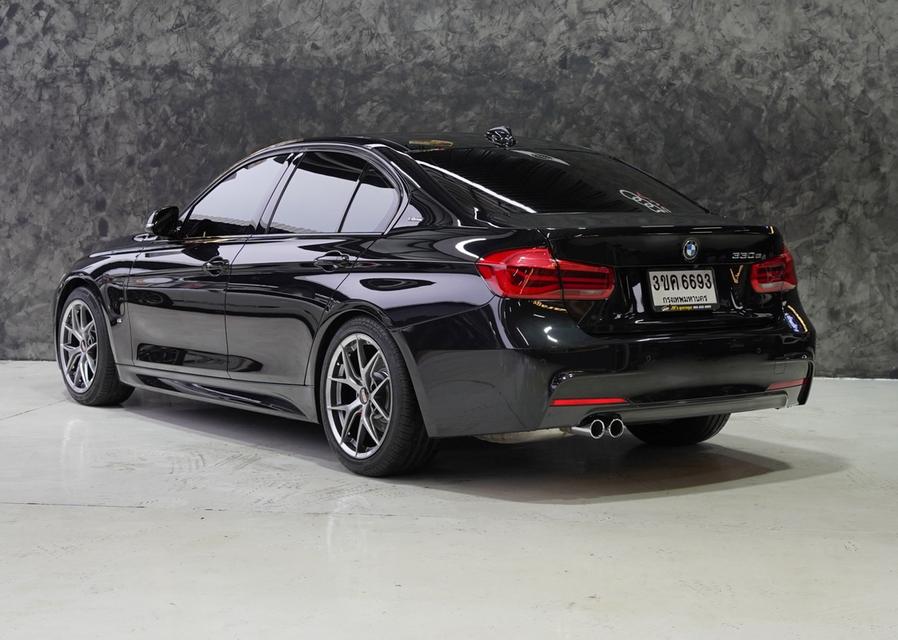 รหัสรถ JRS6693 🚘 BMW 330e M Sport (LCI) รถปี 2017