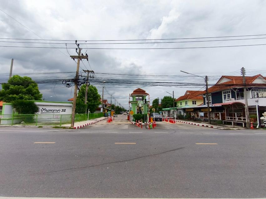 หมู่บ้านพฤกษา 32 ลำลูกกา-คลอง 6 ถนนลำลูกกา ต.บึงคำพร้อย อ.ลำลูกกา จ.ปทุมธานี