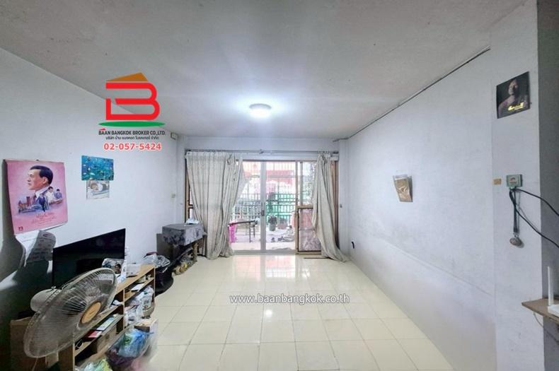 ทาวน์เฮาส์ หมู่บ้าน วิโรจน์วิลล์ เนื้อที่ 18.2 ตรว. ถนนทางหลวงหมายเลข 345 ตำบลละหาร อำเภอบางบัวทอง จังหวัดนนทบุรี