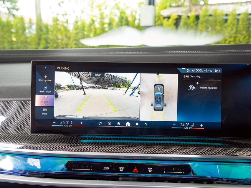 BMW 750e (G70) M Sport ปี 2024 มือเดียว ไมล์แท้ 15,000 กม. BSI/BRI เหลือเพียบ! 18