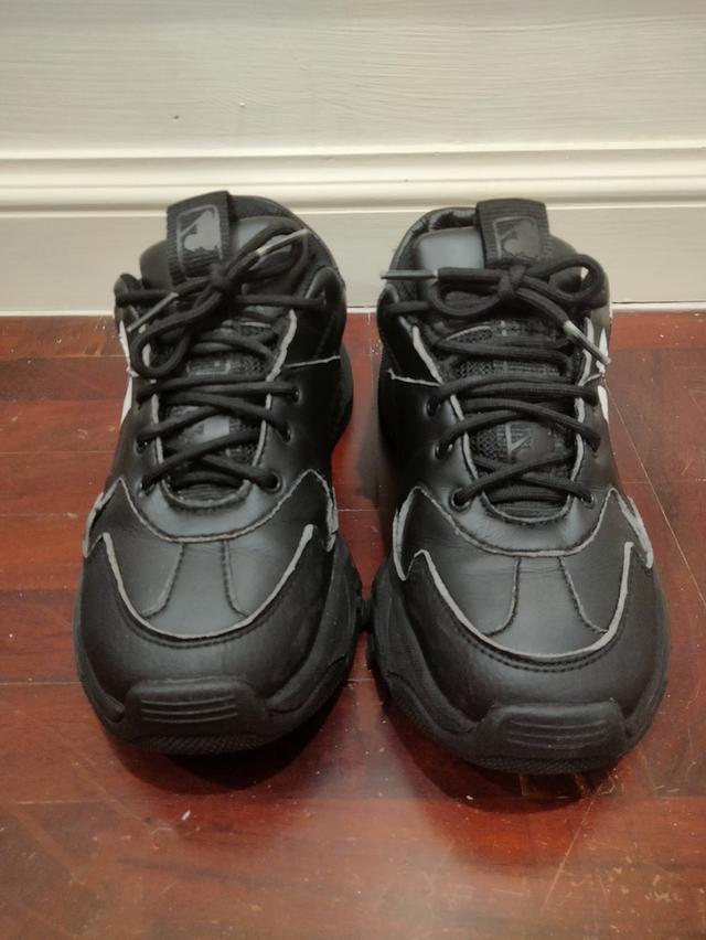 รองเท้ามือสองสีดำ MLB size 6.5 US