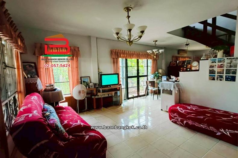 ทาวน์เฮาส์ เนื้อที่ 37 ตร.ว. หมู่บ้านดิเอมเมอรัลด์พาร์ค 2 (ซอยสุขา 2) ถนนรัตนาธิเบศร์ ตำบลพิมลราช อำเภอบางบัวทอง นนทบุรี 9