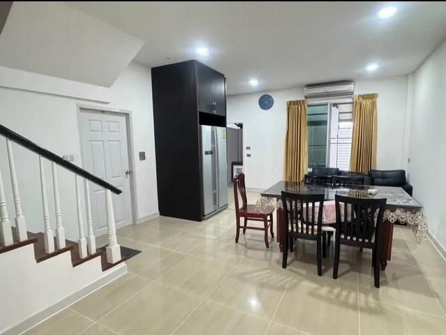 ให้เช่าทาวน์โฮม 3 ชั้น 4 ห้องนอน โครงการบ้านกลางเมือง แกรนด์ เดอ ปารีส รัชดา เหม่งจ๋าย ติดนานาชาติสิงคโปร์ SISB ประชาอุท 5
