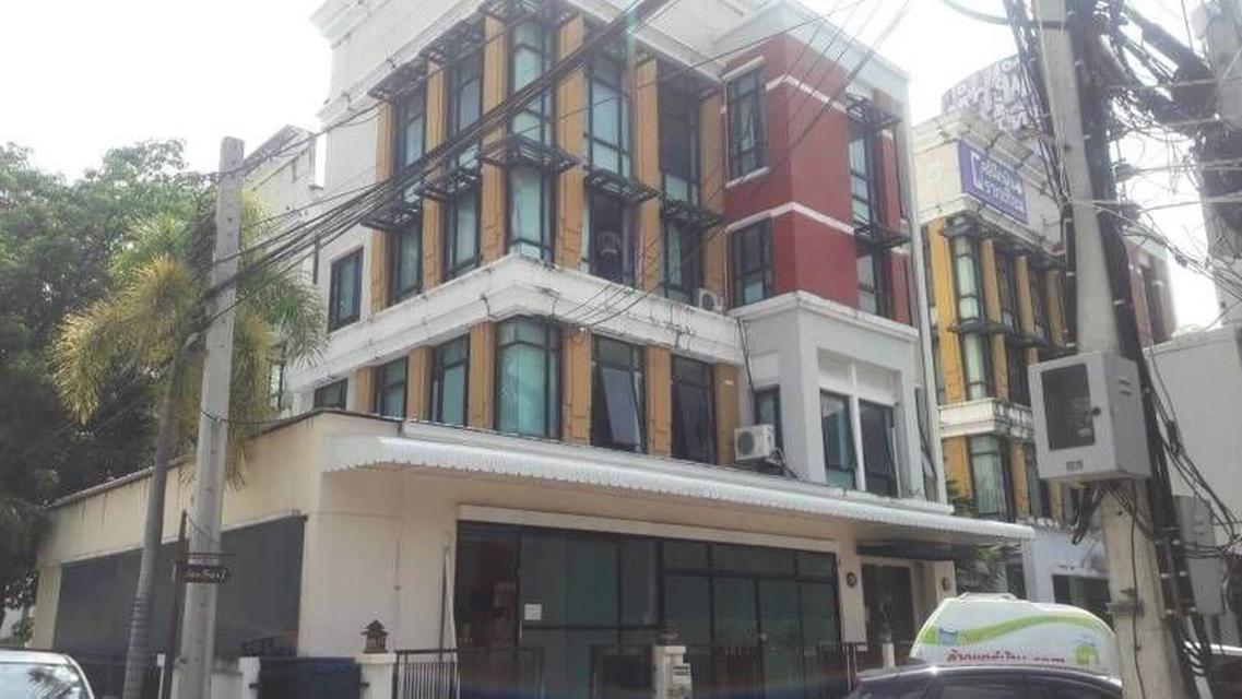 รูป ตึกอาคารสำนักงาน 4ชั้นให้เช่า ติดริมถนนใหญ่ โครงการบ้านกลางกรุง (Office Park Bangna) 4