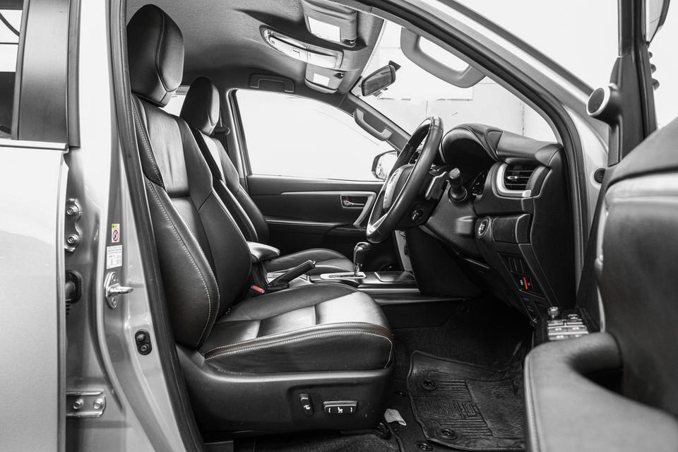 2018 TOYOTA FORTUNER 2.4 V 4WD สีเทา ไมล์ 147768 กม.  16