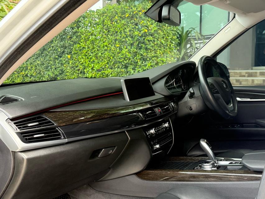 2015 BMW X5 25D รถสภาพสวยสมบูรณ์ พร้อมใช้งาน รถวิ่งน้อย ประวัติศูนย์ครบ ไม่เคยมีอุบัติเหตุครับ 12